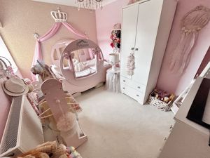 Bedroom- click for photo gallery